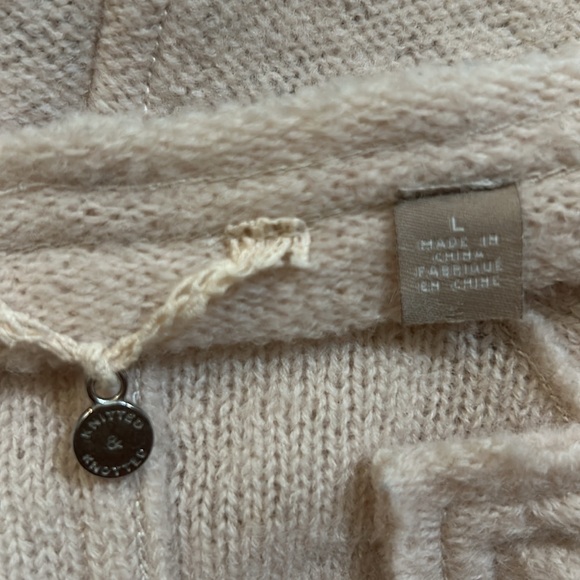 Knitted and Knotted cream colored Wool Sweater Size L - Picture 3 of 5